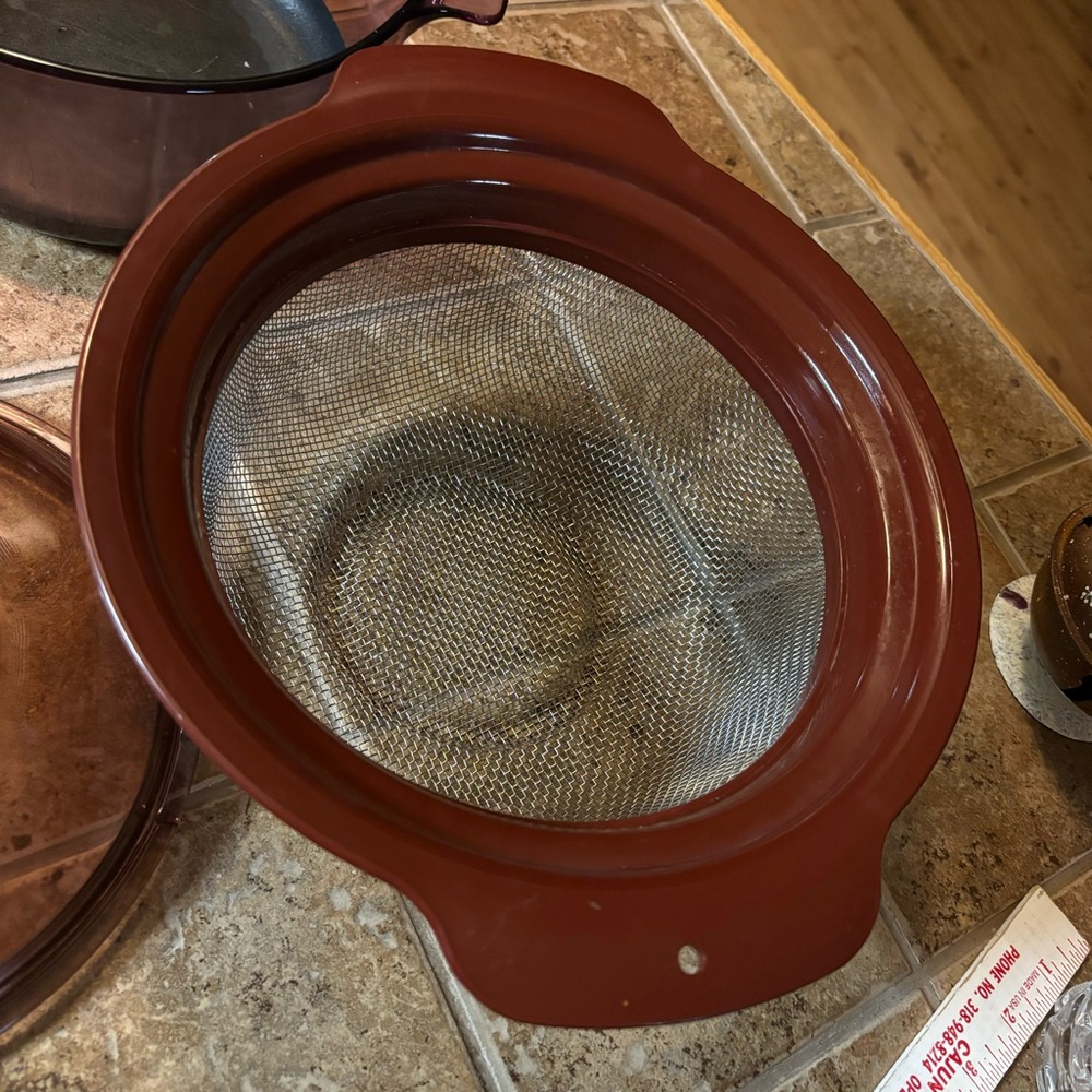 Corning Visions 2.5 qt Saucepan • Cranberry - Picture 3 of 6